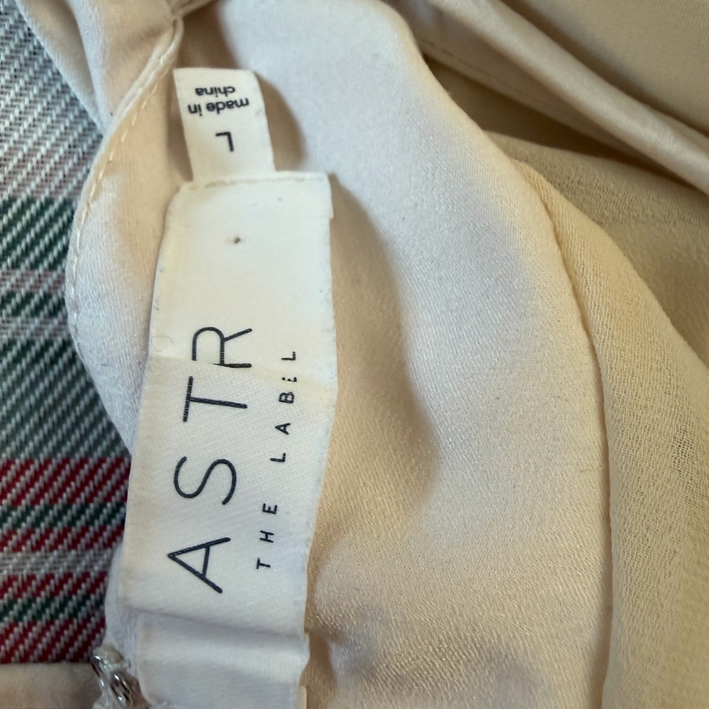 Claire Mini Dress in Cream
ASTR the Label
Size large - Picture 7 of 7